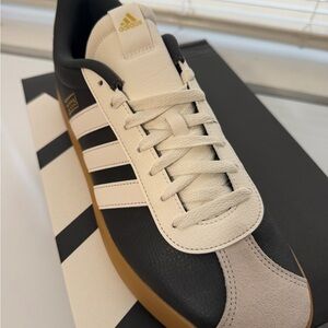 adidas Men’s Blue, White & Gum Retro Court Sneakers